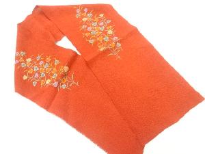 縮緬地草花模様刺繍半衿